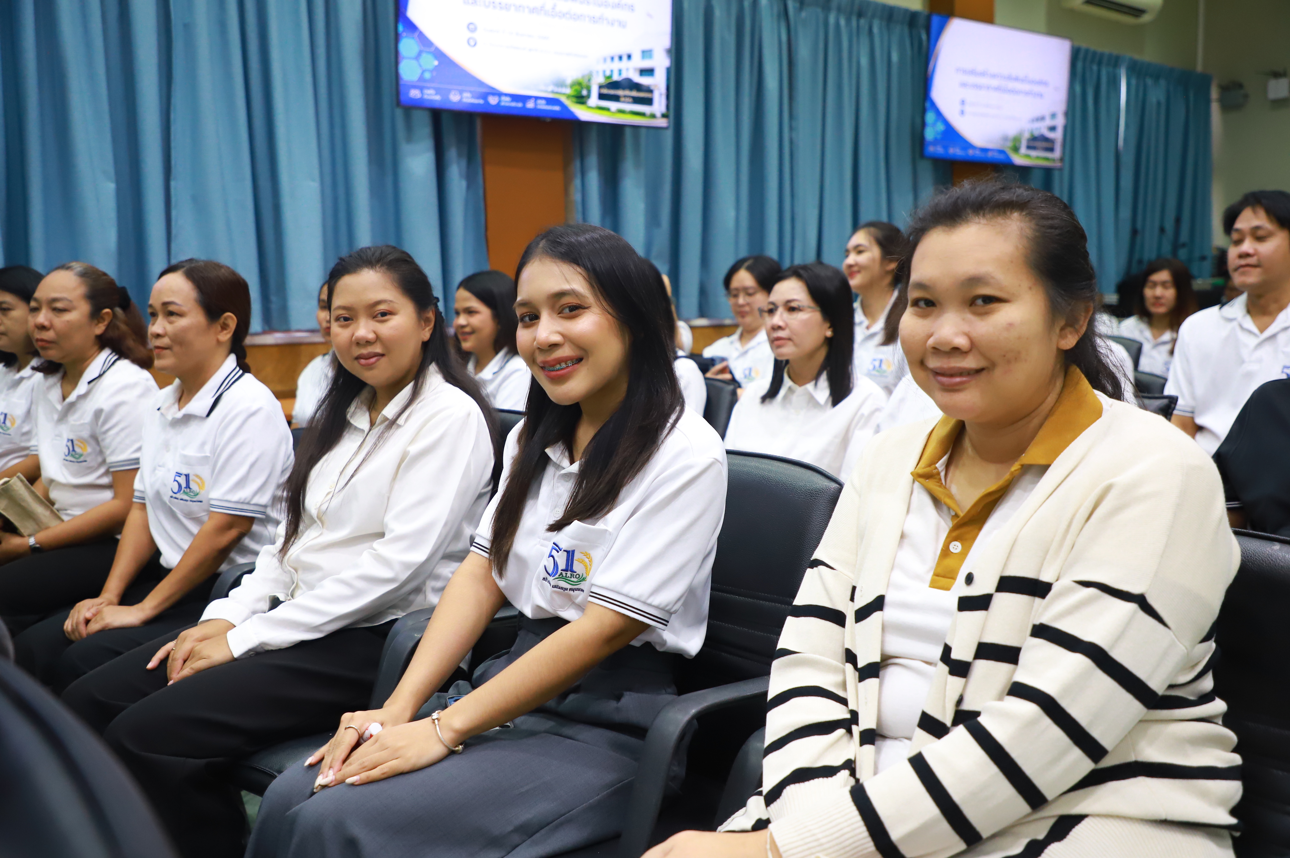 title - สบท. จัดกิจกรรม “เสริมสร้างความสัมพันธ์ในองค์กรและบรรยากาศที่เอื้อต่อการทำงาน” มุ่งเดินหน้าพัฒนาบุคลากร เสริมทัพการทำงานเป็นทีม